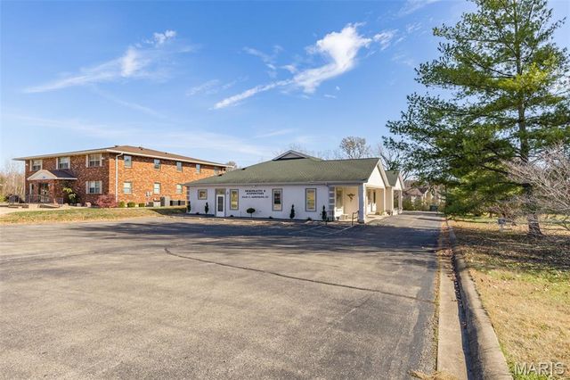 160 Westmount Drive, Farmington, MO 63640