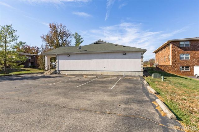 160 Westmount Drive, Farmington, MO 63640