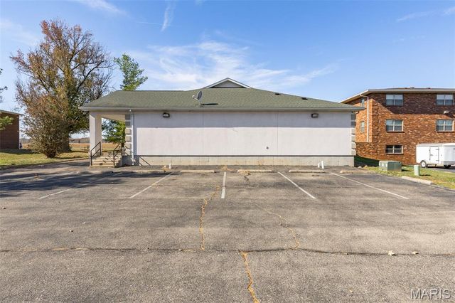 160 Westmount Drive, Farmington, MO 63640