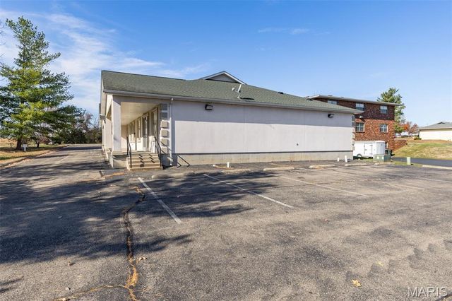 160 Westmount Drive, Farmington, MO 63640