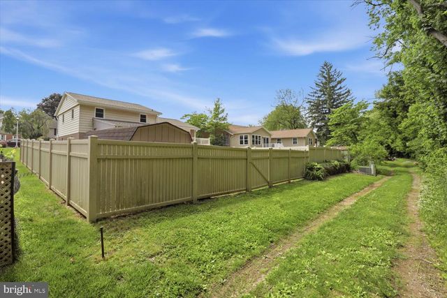 71 CIRCLE DR, Ephrata, PA 17522