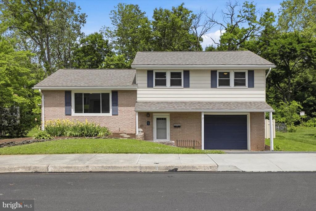 71 CIRCLE DR, Ephrata, PA 17522