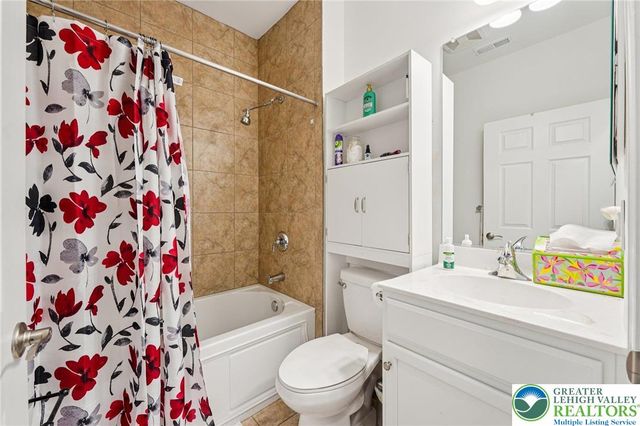 5424 Traditions Drive, Upper Saucon Twp, PA 18036