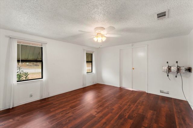 602 Legendary Lane, Gun Barrel City, TX 75156