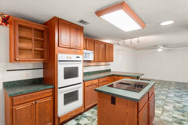 602 Legendary Lane, Gun Barrel City, TX 75156