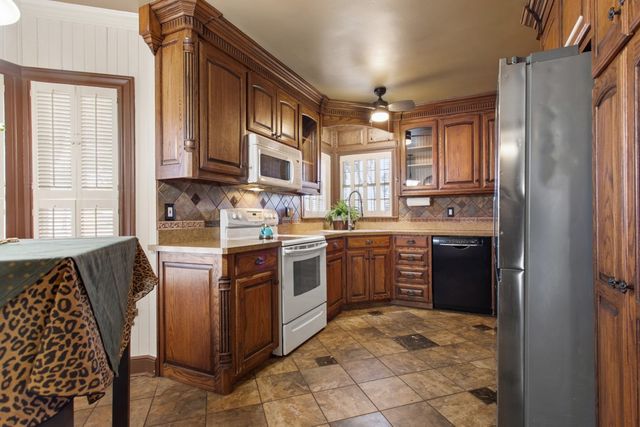 205 N Henry Street, Lindale, TX 75771