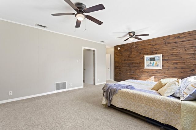 205 N Henry Street, Lindale, TX 75771