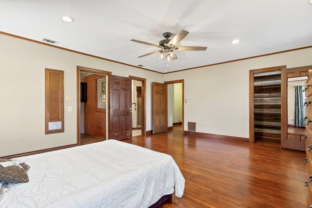 205 N Henry Street, Lindale, TX 75771