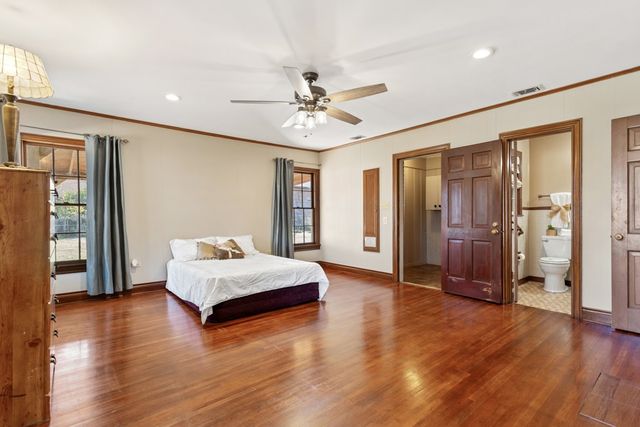 205 N Henry Street, Lindale, TX 75771