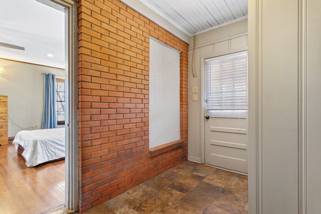 205 N Henry Street, Lindale, TX 75771