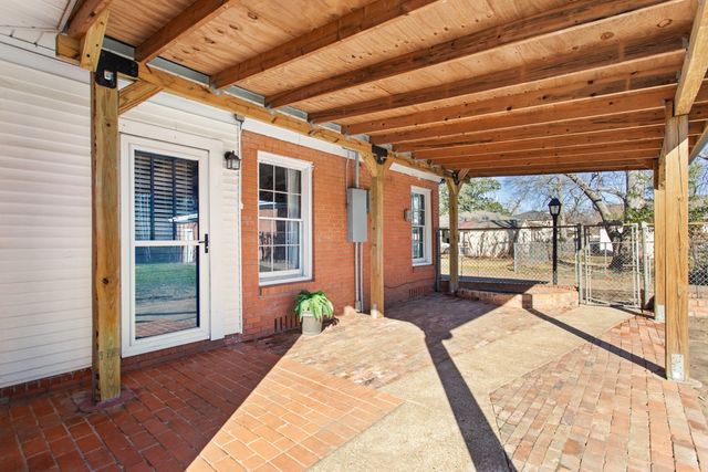 205 N Henry Street, Lindale, TX 75771