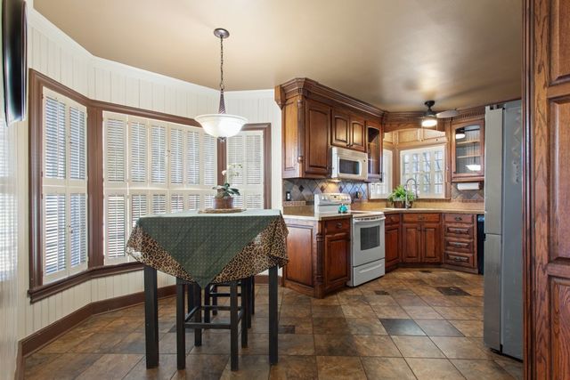 205 N Henry Street, Lindale, TX 75771