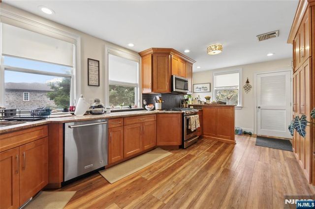 290 Columbia Avenue, Fort Lee, NJ 07024