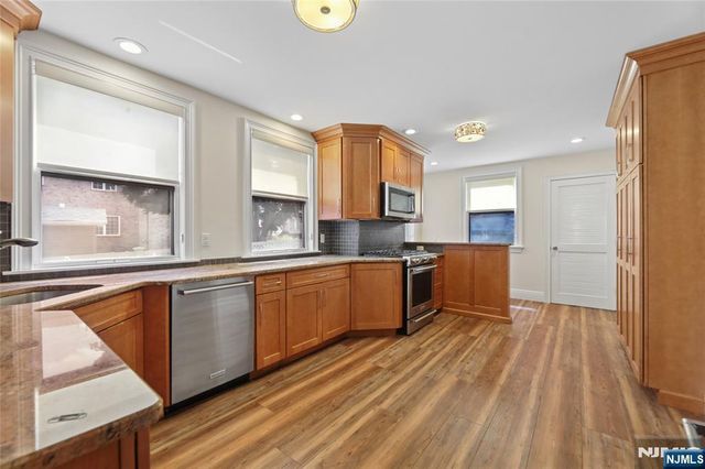 290 Columbia Avenue, Fort Lee, NJ 07024