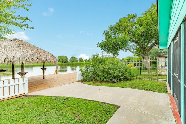 127 Bastrop Bayou Drive, Angleton, TX 77515