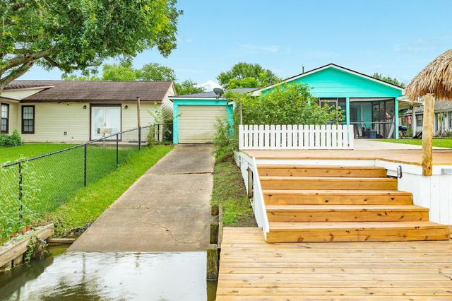 127 Bastrop Bayou Drive, Angleton, TX 77515