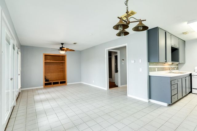 127 Bastrop Bayou Drive, Angleton, TX 77515