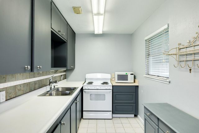 127 Bastrop Bayou Drive, Angleton, TX 77515
