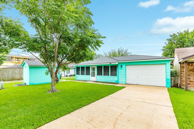 127 Bastrop Bayou Drive, Angleton, TX 77515