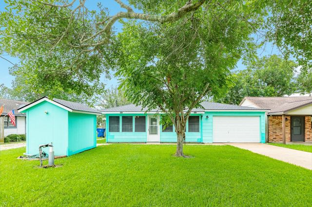 127 Bastrop Bayou Drive, Angleton, TX 77515
