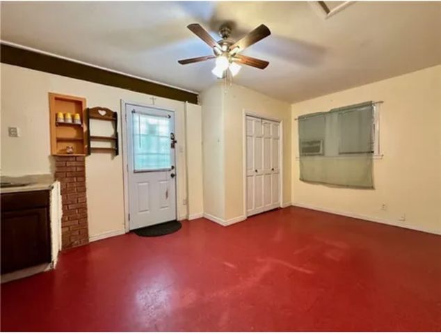 919 W Avenue G Ave, Kingsville, TX 78363