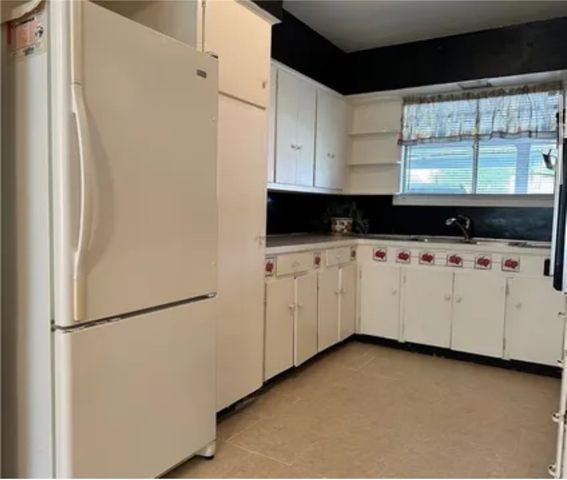 919 W Avenue G Ave, Kingsville, TX 78363