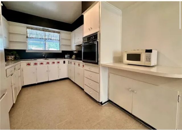 919 W Avenue G Ave, Kingsville, TX 78363