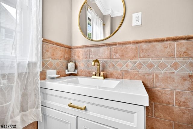 39 Overlook Ave, West Orange Twp., NJ 07052