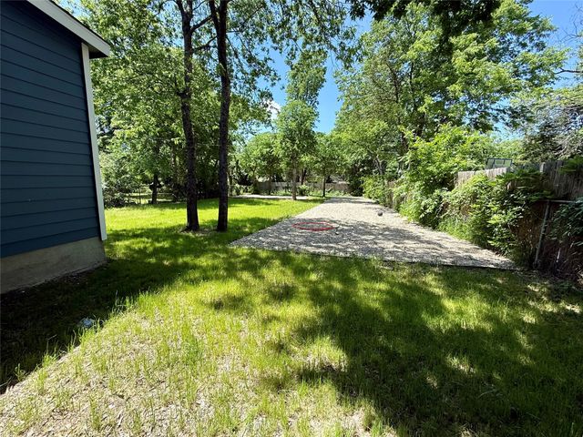 1715 Alaska Avenue, Dallas, TX 75216