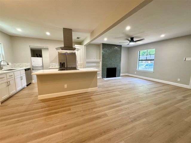 1715 Alaska Avenue, Dallas, TX 75216