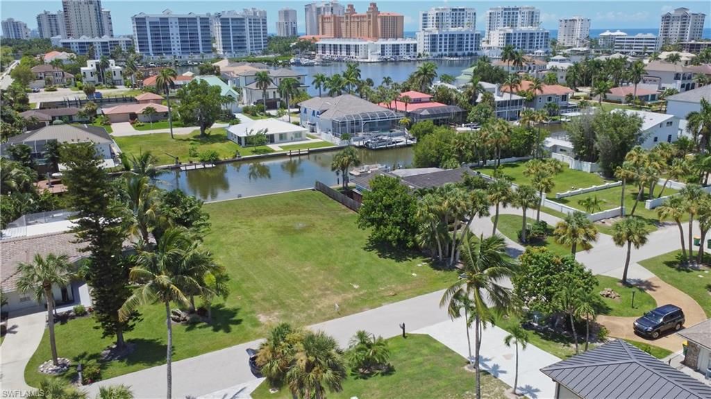 476 Pine AVE, NAPLES, FL 34108 — exterior