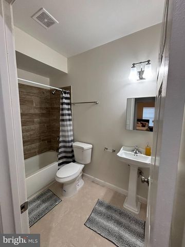 6005 EADS ST NE, Washington, DC 20019