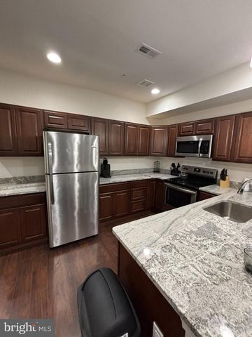 6005 EADS ST NE, Washington, DC 20019