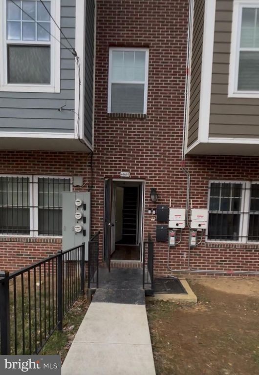 6005 EADS ST NE, Washington, DC 20019