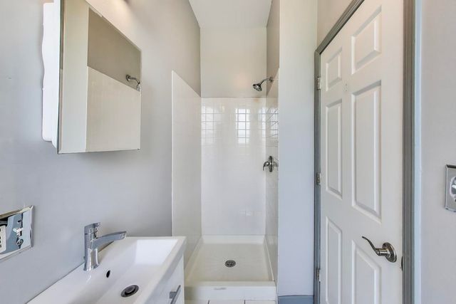 737 E 50th Street 4, Chicago, IL 60615