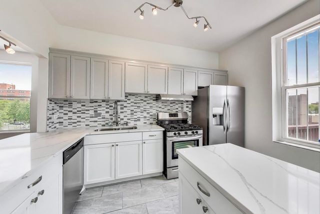 737 E 50th Street 4, Chicago, IL 60615