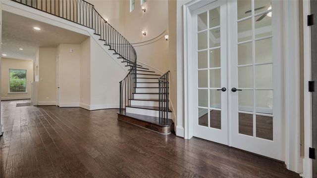 4518 Holt Street, Bellaire, TX 77401