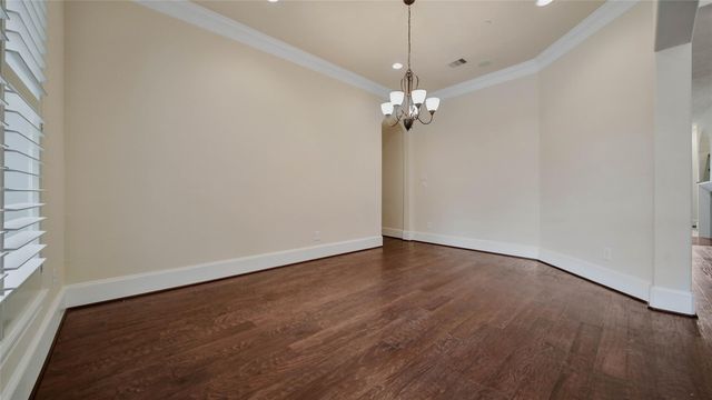 4518 Holt Street, Bellaire, TX 77401