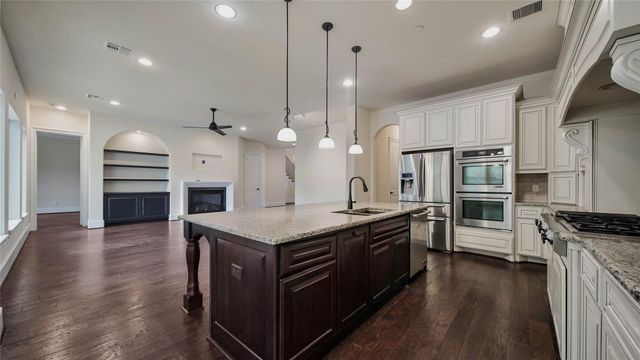 4518 Holt Street, Bellaire, TX 77401