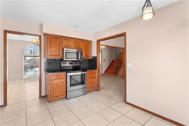 2421 NW Leann Drive, Blue Springs, MO 64014