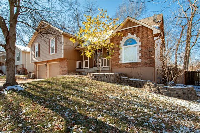 2421 NW Leann Drive, Blue Springs, MO 64014