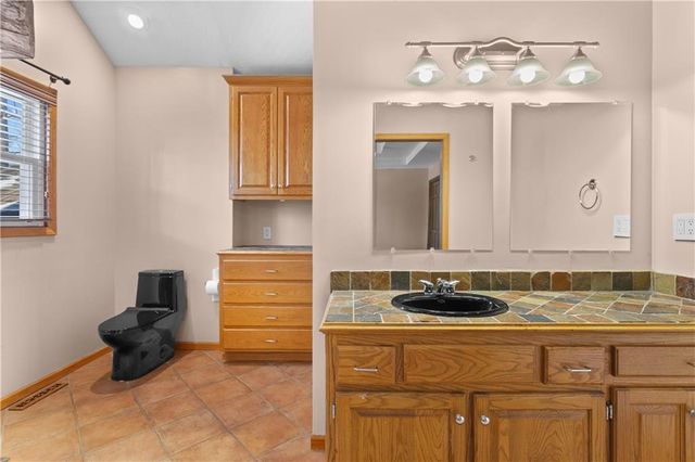 2421 NW Leann Drive, Blue Springs, MO 64014