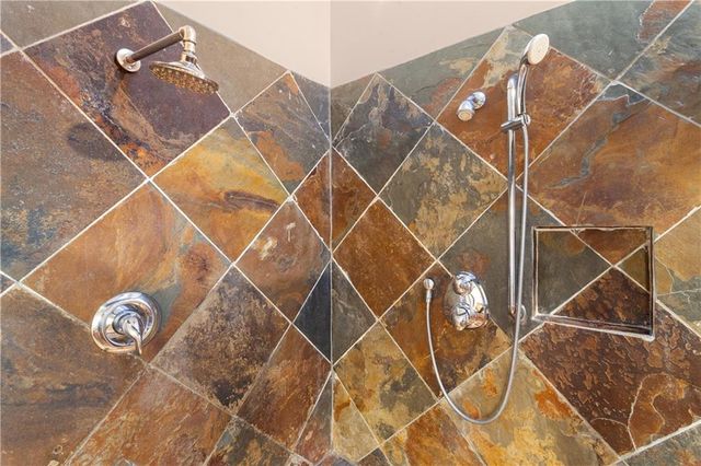 2421 NW Leann Drive, Blue Springs, MO 64014