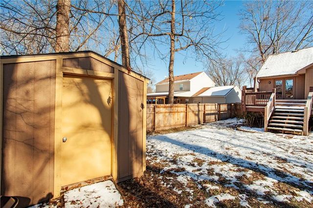 2421 NW Leann Drive, Blue Springs, MO 64014