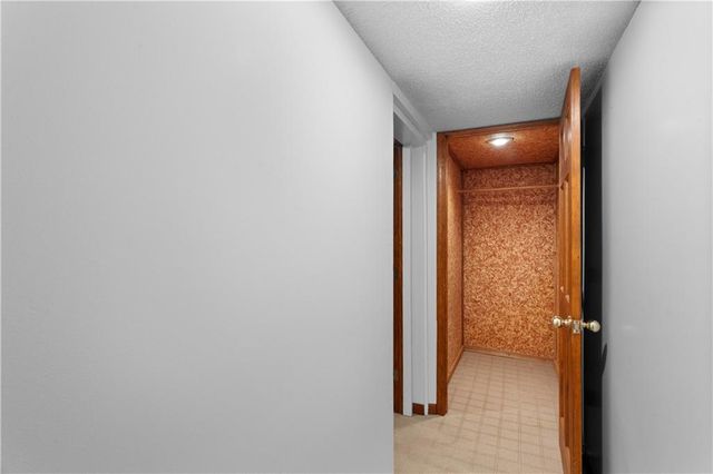 2421 NW Leann Drive, Blue Springs, MO 64014