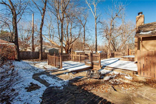 2421 NW Leann Drive, Blue Springs, MO 64014