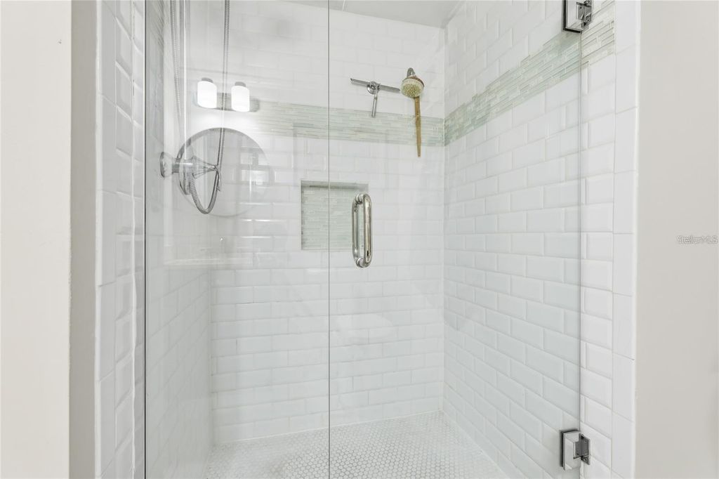 Image 20 of property listing at 6147 43RD STREET W 3, Bradenton, FL 34210