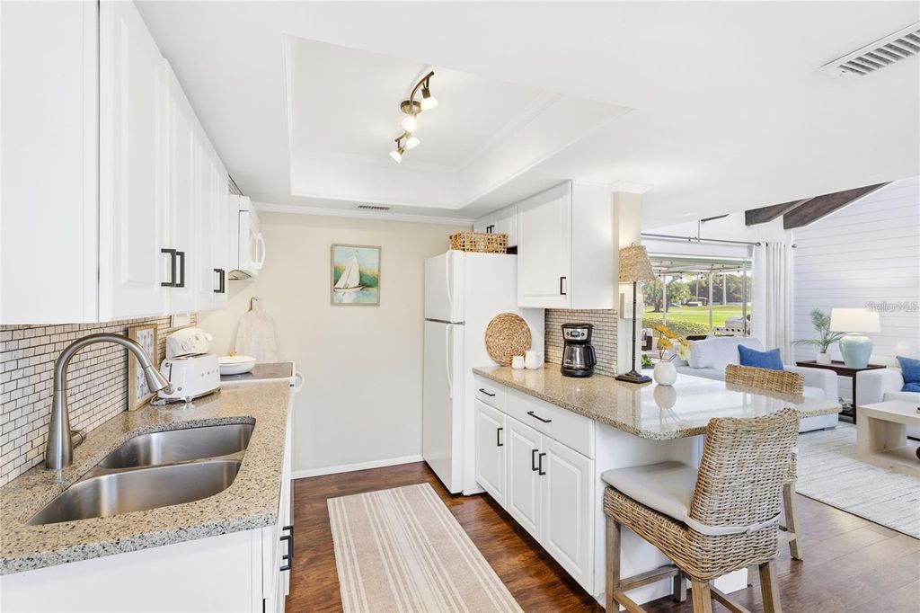 Image 9 of property listing at 6147 43RD STREET W 3, Bradenton, FL 34210