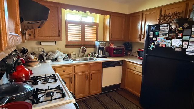 34300 Sycamore Drive, Fraser, MI 48026