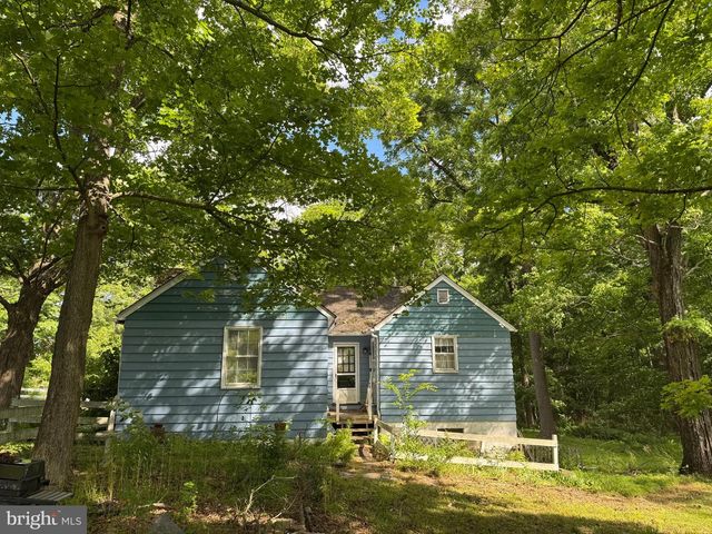 1190 N EASTON RD, Doylestown, PA 18902